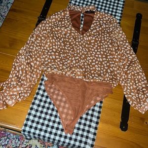Mauvy orange bodysuit from Forever 21 w/ sexy neck line & bow cuffed sleeves!